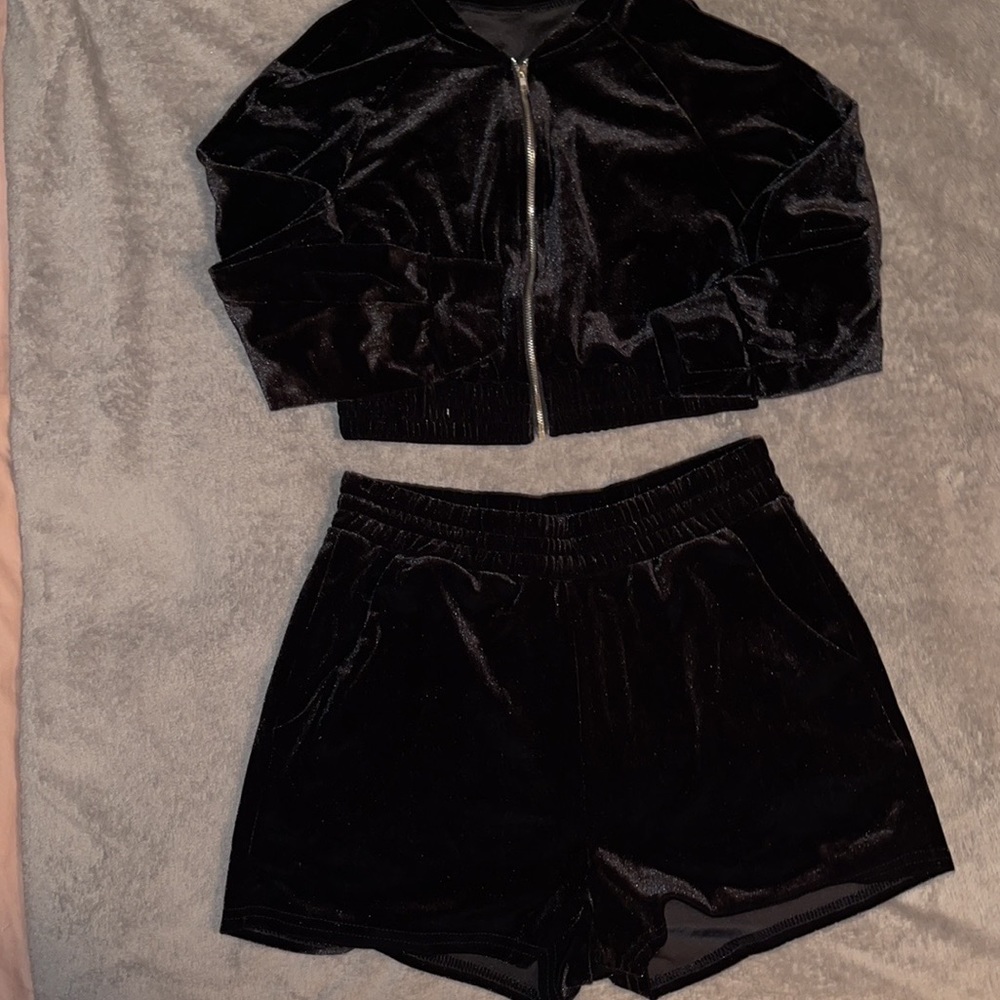 Cute 2 piece velvet outfit size L